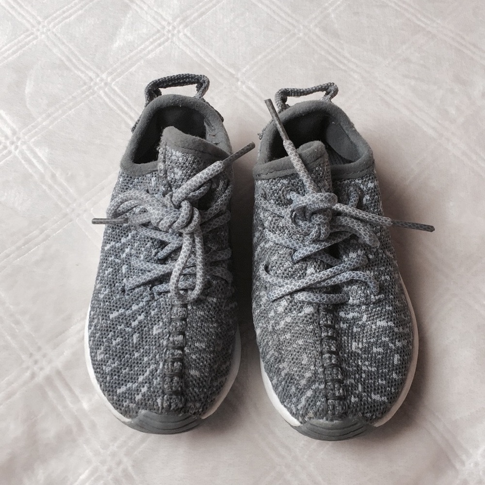 Toddler slip-on sneakers
